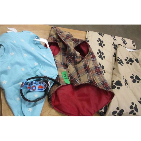 BOX C/W DOG CLOTHING