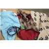 Image 1 : BOX C/W DOG CLOTHING