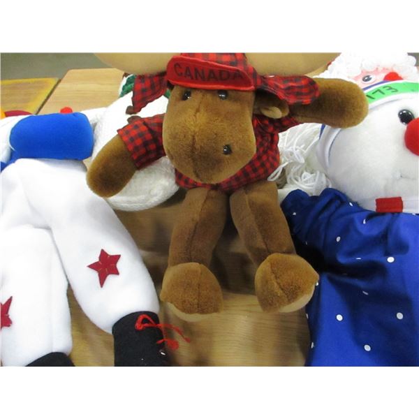 ESTATE:  BOX C/W APPROX. 8 STUFFED TOYS