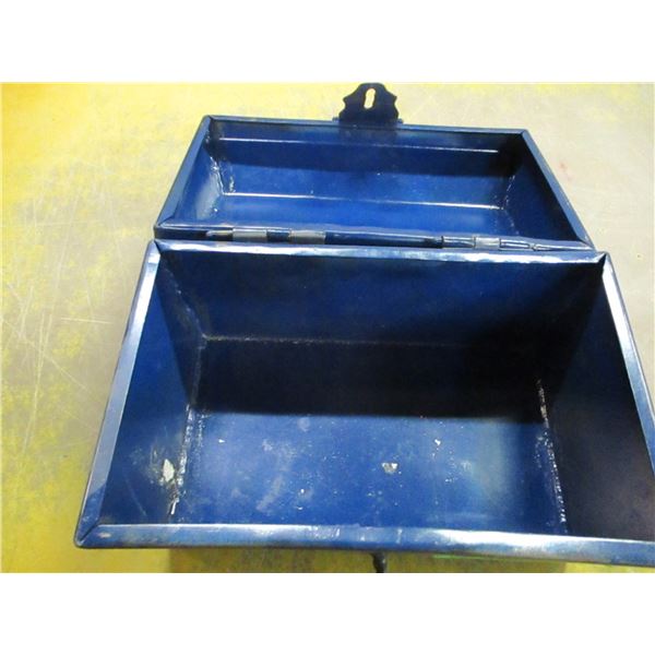 METAL LOCK BOX (APPROX. 8" X 6" x 8")