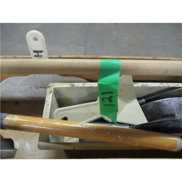 CARPENTER BOX C/W TROWELS