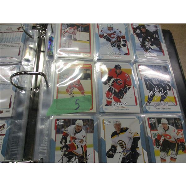 COLLECTABLE:  BINDER OF ASSORTED SPORTS CARDS