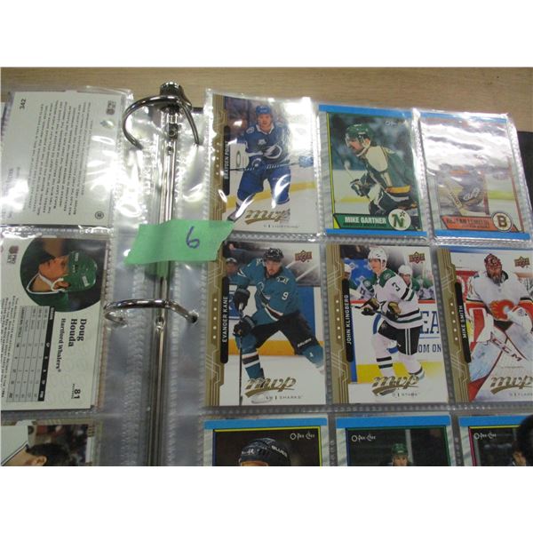 COLLECTABLE:  BINDER OF ASSORTED SPORTS CARDS