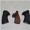 Image 1 : 3 sets of Smith & Wesson Revolver Grips