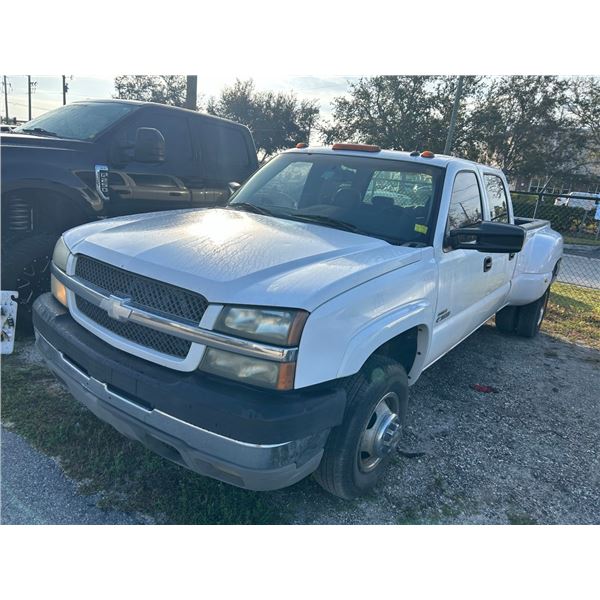 2003 Chevy Silverado 3500 DSL Crew Cab Dually L/B Pick Up