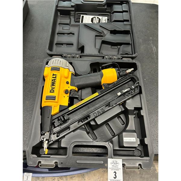 Dewalt Air Brad Nailer w/Case