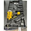 Image 1 : Dewalt Air Brad Nailer w/Case