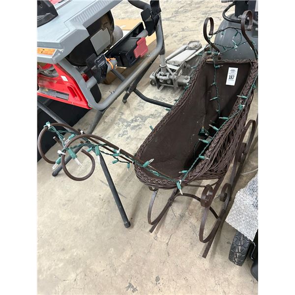 Lighted Vintage Sleigh Décor