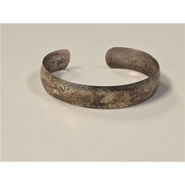 Vintage Sterling Silver Hand Engraved Cuff Bracelet - Weight 10 grams - 1.9 mm wide