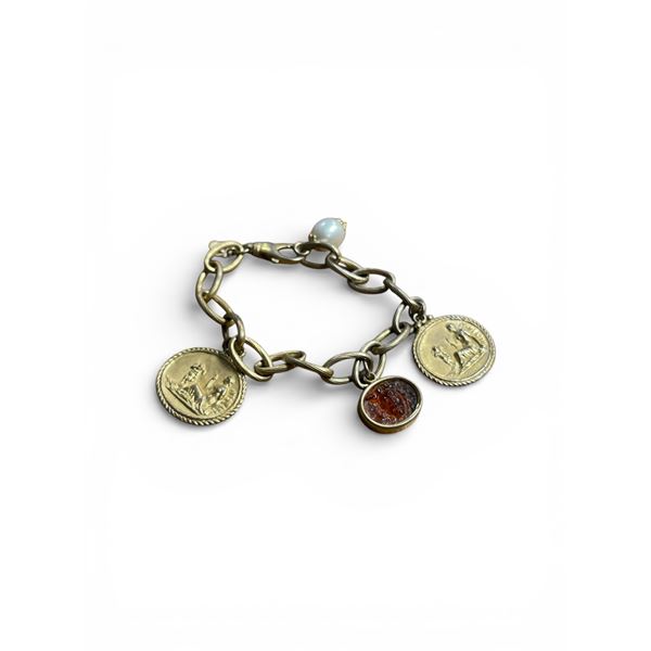 7" Gold-plated sterling silver link bracelet with 2x gold-plated stamped cameos of Roman scenes, a V