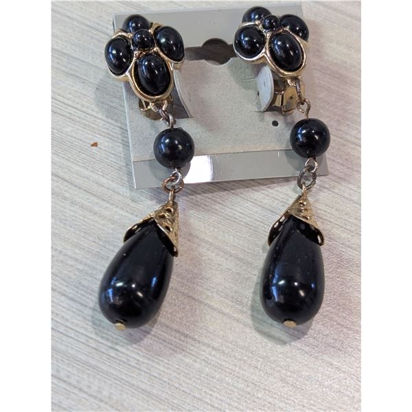 VINTAGE BLACK AGATE GOLD COLOURED 2.5 " CLIP-ON EARRINGS