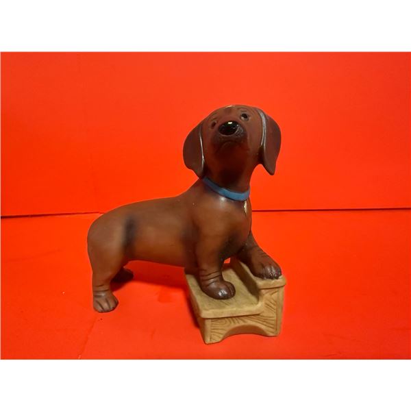 Franklin Mint 1987 porcelain dachshund figurine from the "World of Puppies" collection