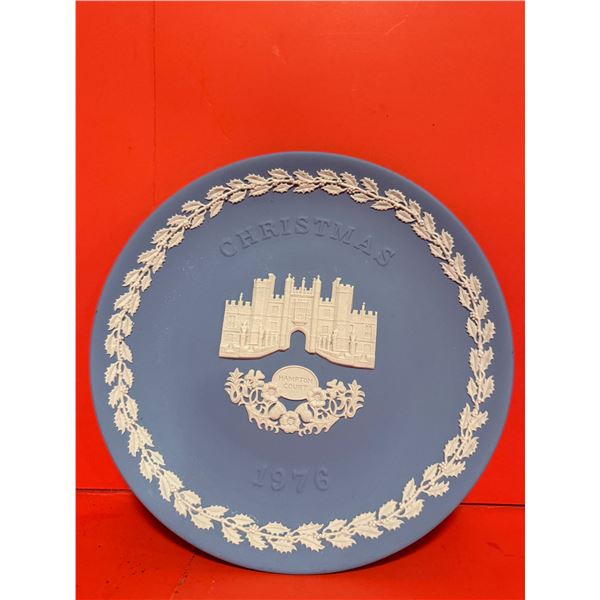 Wedgwood 1976 Christmas collector plate in blue Jasperware