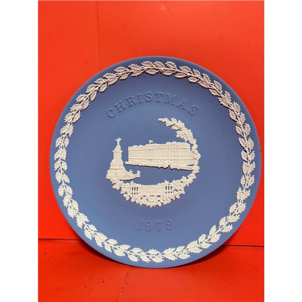 Wedgwood 1979 Christmas plate featuring Buckingham Palace.