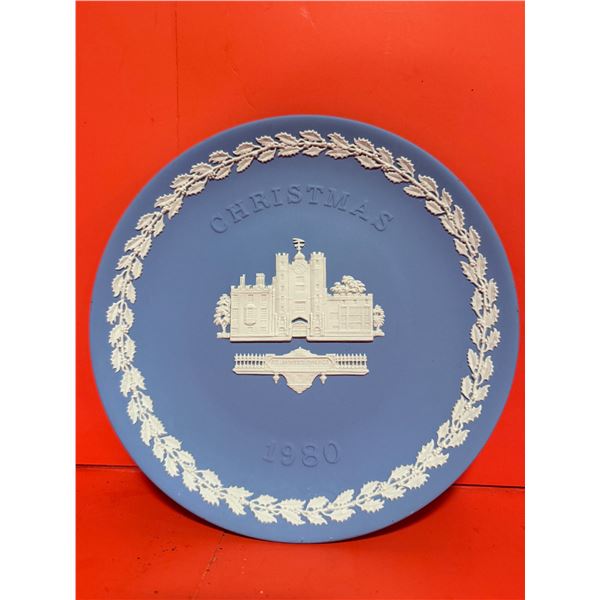 Wedgwood Jasperware 1980 Christmas Plate featuring a white bas-relief of St. James's Palace in Londo