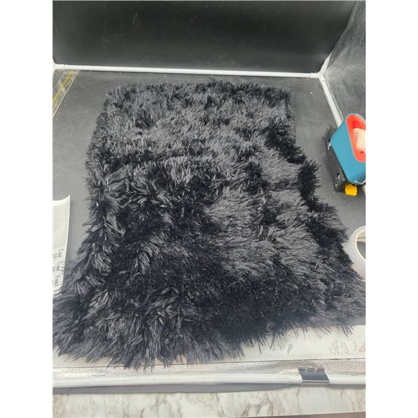 Black Faux Fur Polyester Throw Blanket & 2 Queen Pillowcases