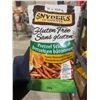 Image 2 : Snyder’s of Hanover Gluten-Free Pretzel Sticks 12 x 220g Honey Mustard & Onion