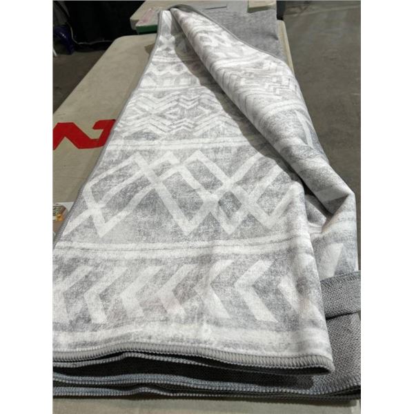 Area Rug With TPR Backing, Skin-Friendly and Machine Washable 6′ x 9’White & Grey