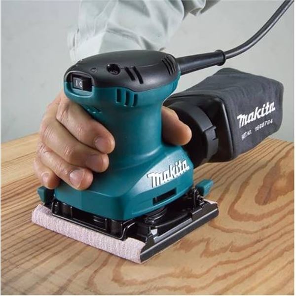 Makita 1/4 Sheet Finish Sander with Carrying Case