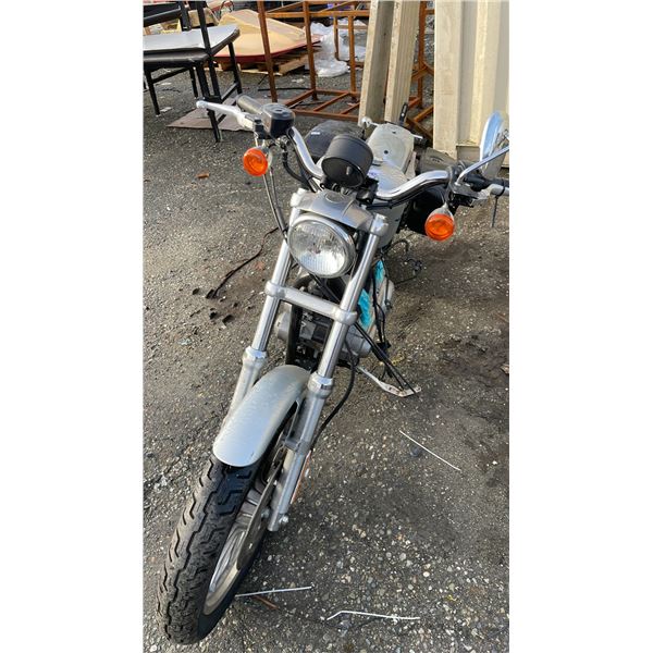 2004 HARLEY-DAVIDSON SPORTSTER, MOTORCYCLE, SILVER, VIN 5HD4CAM154K426897,