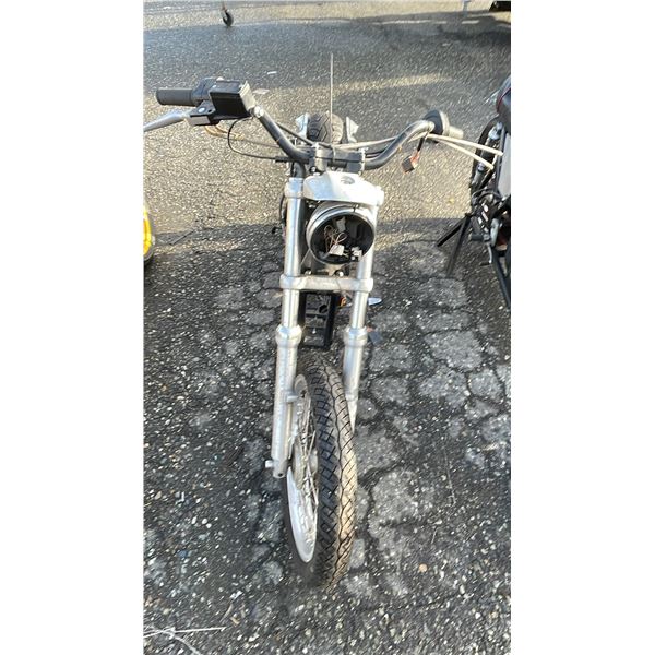 1995 HARLEY-DAVIDSON XL 1200, MOTORCYCLE, SILVER, VIN 1HD1CAP16SY215532,