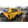 Image 5 : 2001 NISSAN FRONTIER, 2DR PICKUP, YELLOW, VIN 1N6ED26T81C397610,