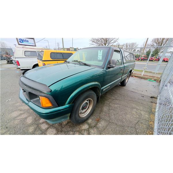 1996 GMC SONOMA, SL, 2DR PICKUP, GREEN, VIN 1GTCS14X8TK524994,