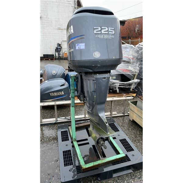 YAMAHA 225 HP FOUR-STROKE FUEL INJECTION OUTBOARD MOTOR ON PORTABLE MOTOR STAND *UNKNOWN RUNNING
