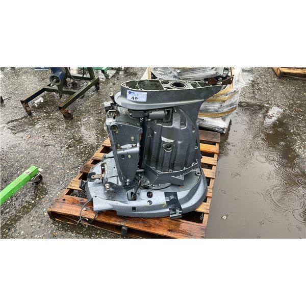 PALLET OF OUTBOARD MOTOR PARTS *UNKNOWN RUNNING CONDITION*