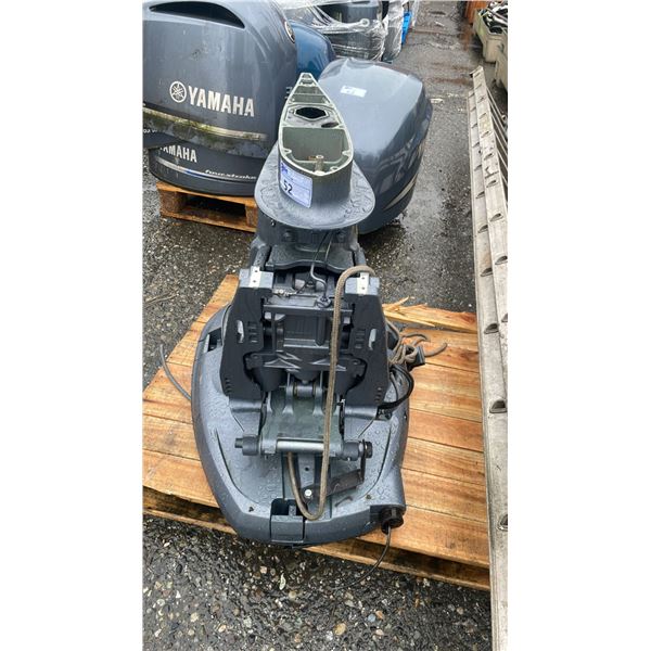 OUTBOARD MOTOR FRAME (MISSING MOTOR PARTS, TOP COVER & PROPELLER PARTS *FRAME ONLY*