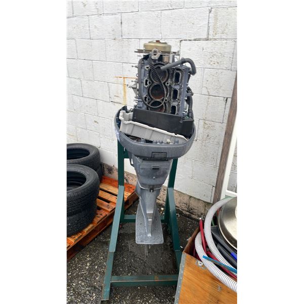 YAMAHA OUTBOARD MOTOR ON PORTABLE MOTOR STAND *UNKNOWN RUNNING CONDITION*