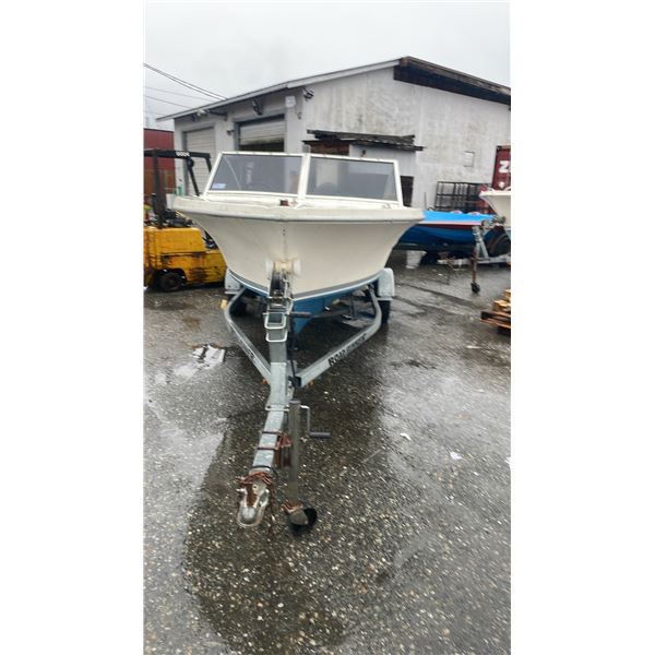 HOURSTON GLASSCRAFT 13K115215, BOAT, WHITE & BLUE, ON 2012 ROAD RUNNER 17' TRAILER,