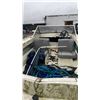 Image 6 : HOURSTON GLASSCRAFT 13K199412, BOAT, WHITE & BLUE, ON 2006 ROAD RUNNER TRAILER,