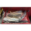 Image 8 : PROTO RED METAL MOBILE 7 DRAWER TOOL CHEST WITH ASSORTED TOOLING CONTENTS