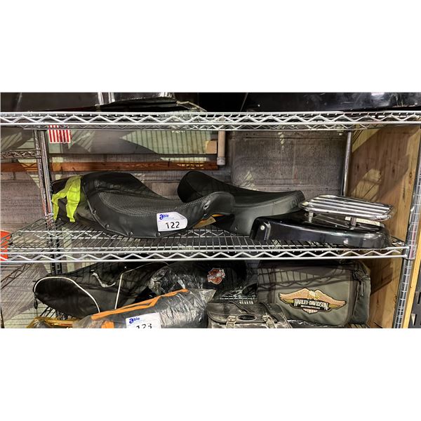 2 MOTORCYCLE SEATS HARLEY DAVIDSON & TRIUMPH