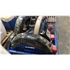 Image 4 : PALLET OF ASSORTED MOTORCYCLE FENDERS