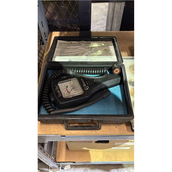 LEAK-TAC TRACER 501 PORTABLE ELECTRONIC GAS FUME DETECTOR IN CASE