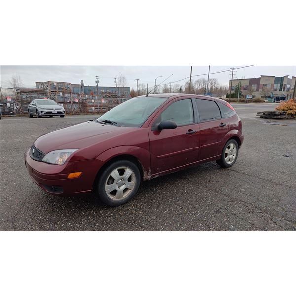 2007 FORD FOCUS SES, 4DR HATCHBACK, RED, VIN 1FAFP37NX7W337913,