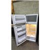 Image 2 : CONCEPT 2 DESIGNER SERIES CRTW1200VL-1 WHITE 23.5" REFRIGERATOR