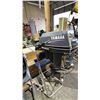 Image 1 : YAMAHA 25SHM 25HP OUTBOARD MOTOR ON MOBILE STAND *UNKNOWN WORKING CONDITION*