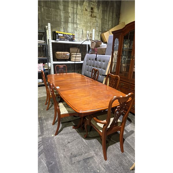 DINING TABLE WITH 6 UPHOLSTERED CHAIRS & TABLE LEAF