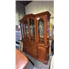 Image 1 : AMERICAN DREW MIRRORED BACK CHINA CABINET WITH DISPLAY LIGHTS, GLASS SHELVES & GOLD ACCENTS