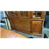 Image 3 : AMERICAN DREW MIRRORED BACK CHINA CABINET WITH DISPLAY LIGHTS, GLASS SHELVES & GOLD ACCENTS