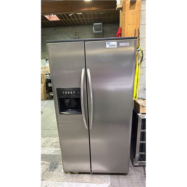 FRIGIDAIRE PROFESSIONAL SERIES STAINLESS STEEL SIDE-BY-SIDE FRIDGE WITH WATER/ICE DISPENSER 36"W