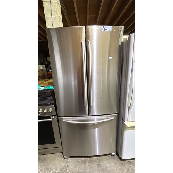 SAMSUNG STAINLESS STEEL FRENCH DOOR FRIDGE WITH ROLLOUT FREEZER 32"W