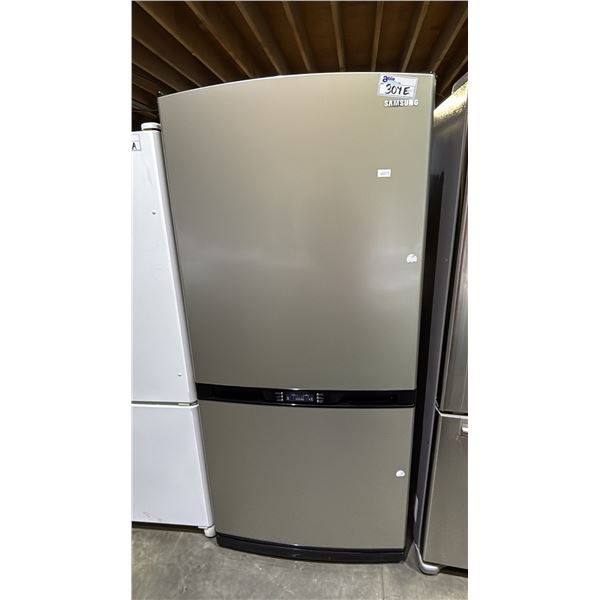 SAMSUNG STAINLESS STEEL SWING OUT FRIDGE WITH SWING OUT FREEZER 32"W