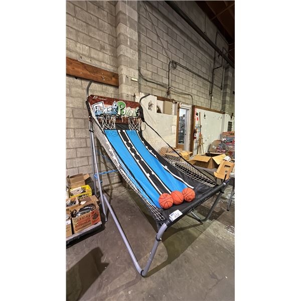 EASTPOINT BASKETBALL GAME WITH 3 BALLS *TESTED WORKING* 82" X 48" X 90"