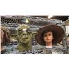 Image 2 : 3 STAR WARS MASK/MANNEQUIN HEAD DECOR & STAR WARS THE PHANTOM MENACE VHS