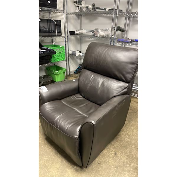 ELECTRIC RECLINER (NO POWER CORD, UNKNOWN WORKING CONDITION)