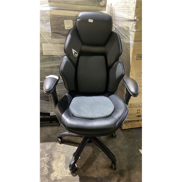 DPS ROLLING GAMING CHAIR (SCUFFS ON ARMREST)
